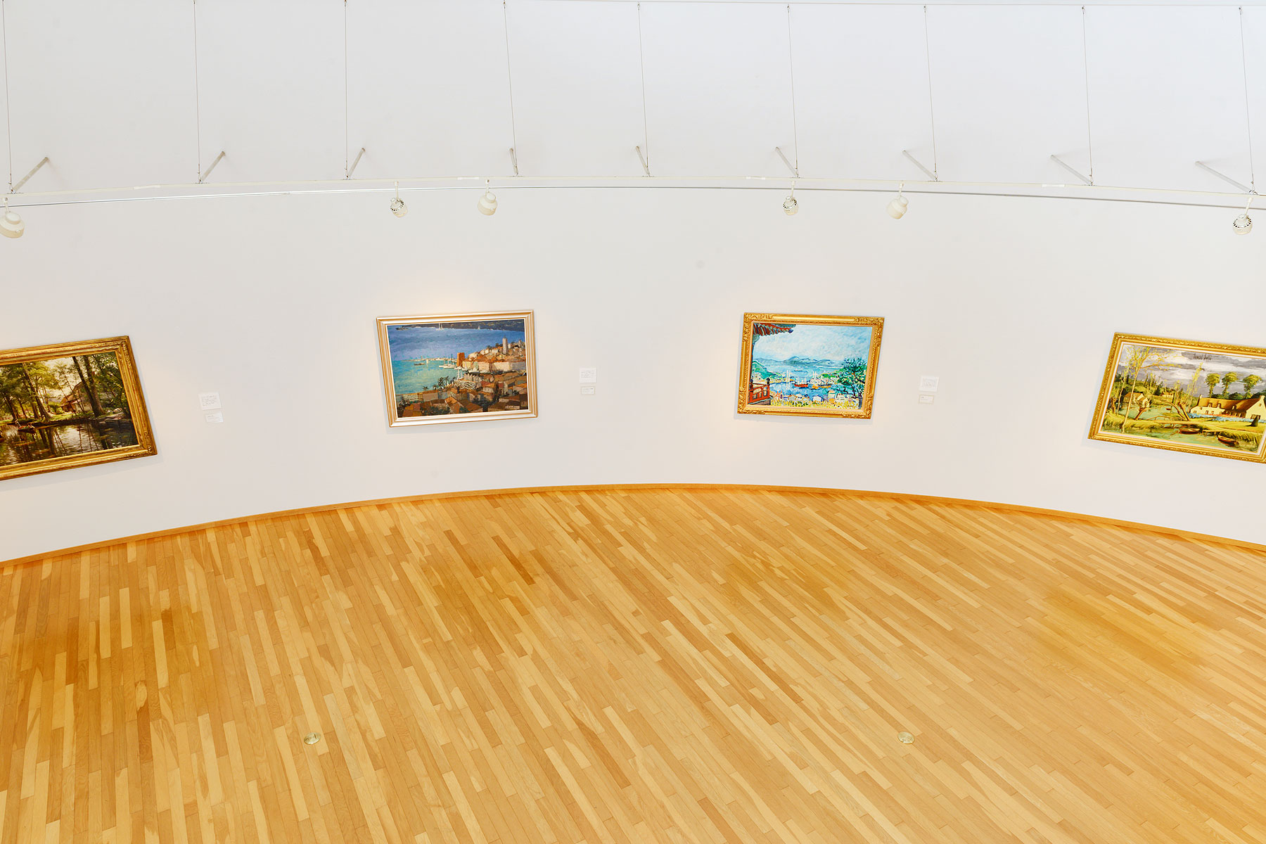 なかた美術館の展示室の写真です